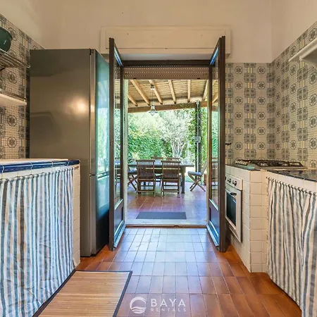 Micaela With Private Pool, 2 Patios & Lush Garden Vila *