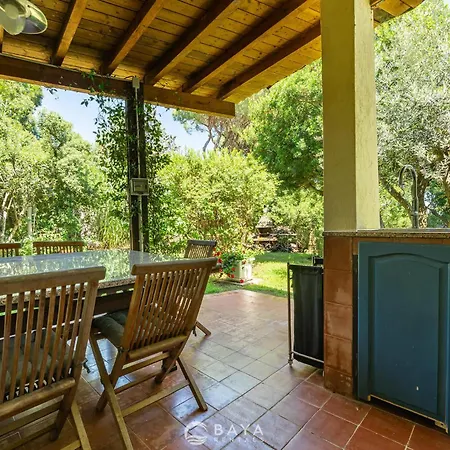 Micaela With Private Pool, 2 Patios & Lush Garden Vila *